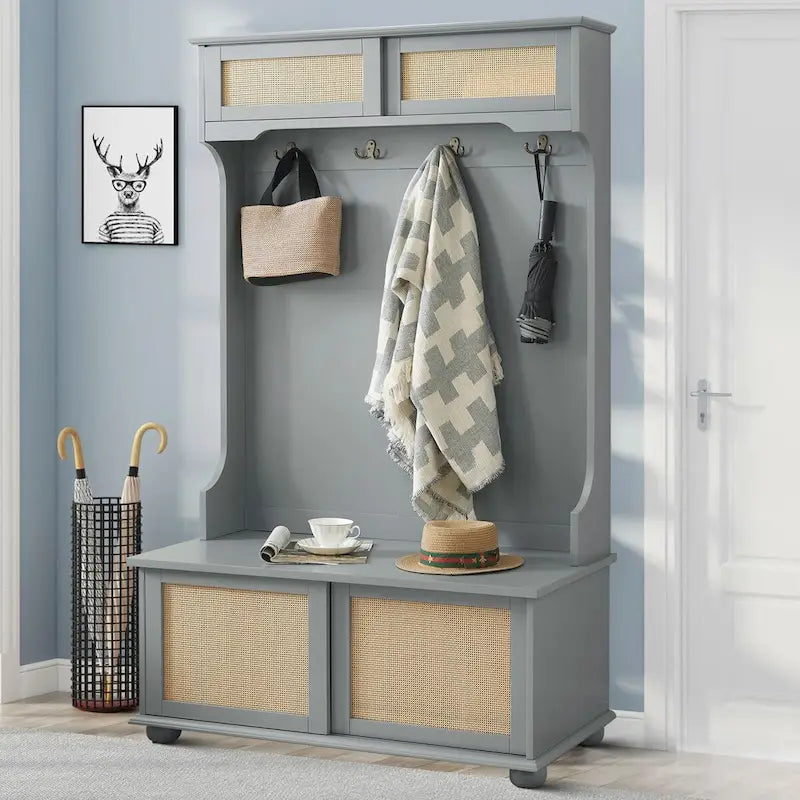 Porte-manteau de style ferme en rotin avec banc, patères et portes coulissantes de rangement