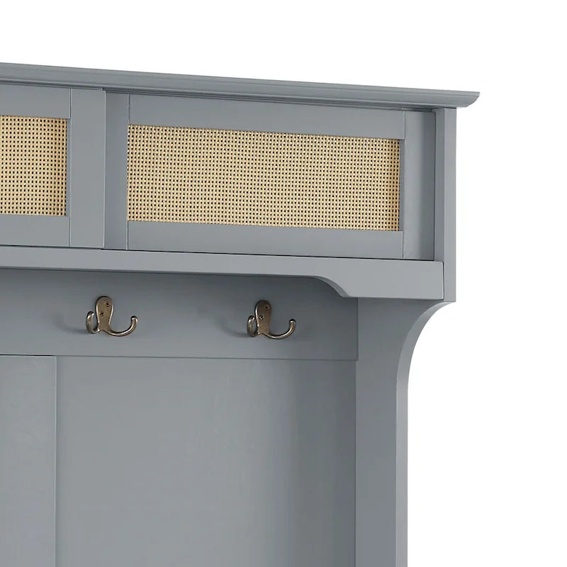 Porte-manteau de style ferme en rotin avec banc, patères et portes coulissantes de rangement