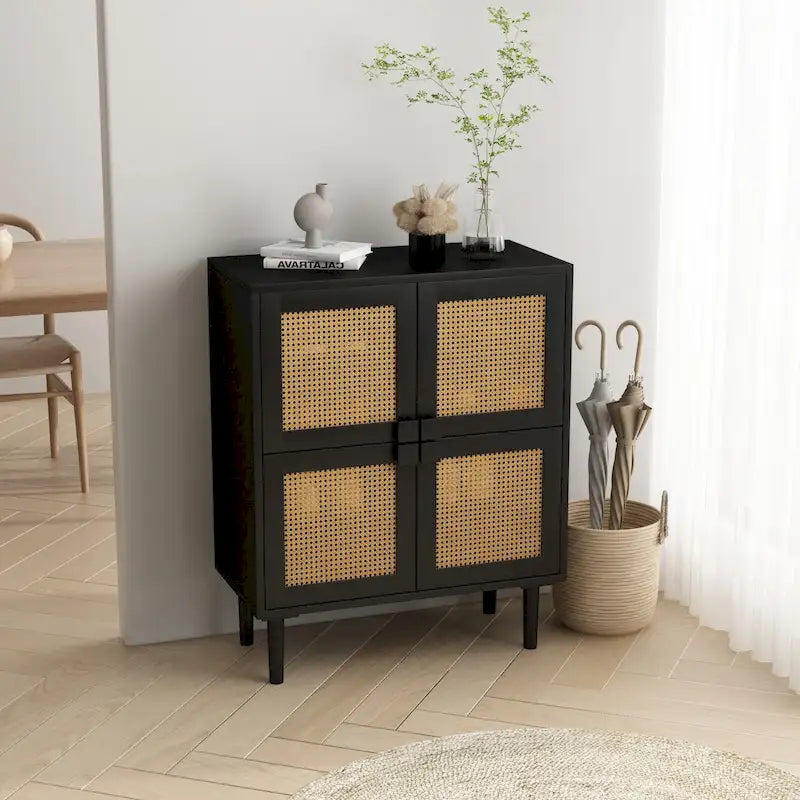 Buffet quatre portes en rotin noir avec poignées diamant et pieds en bois massif