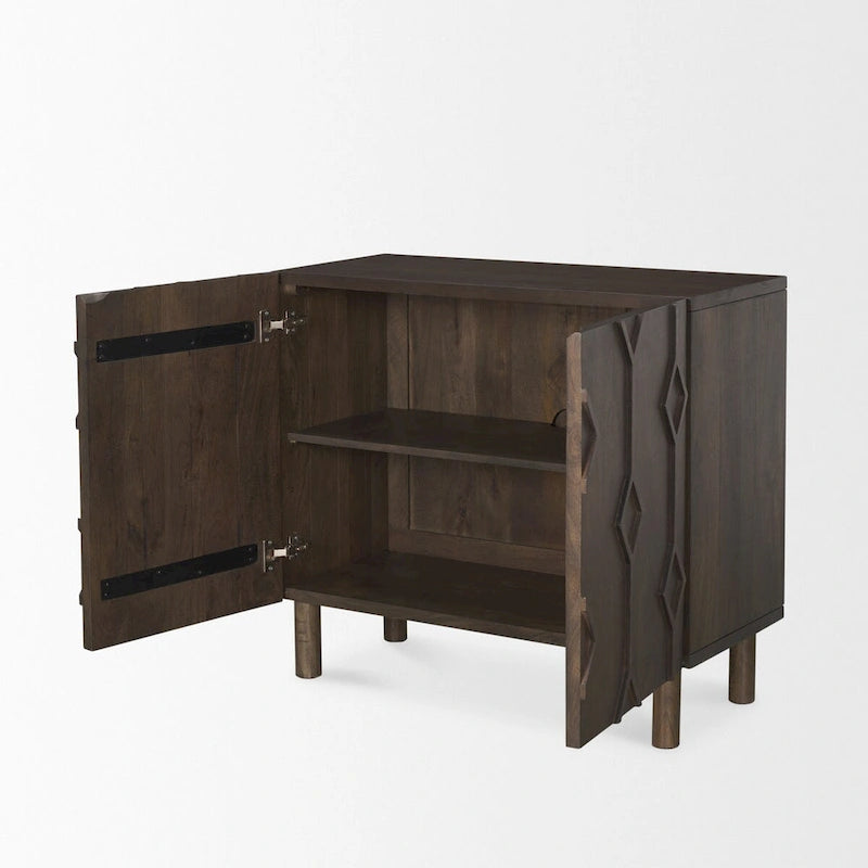 Meuble d'appoint en bois massif brun foncé avec portes et étagère sculptées de motifs en losange
