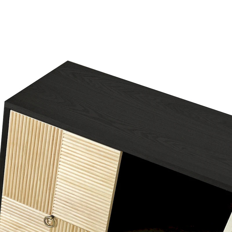 Bahut 4 portes avec panneaux en pin sculpté et pieds en fer