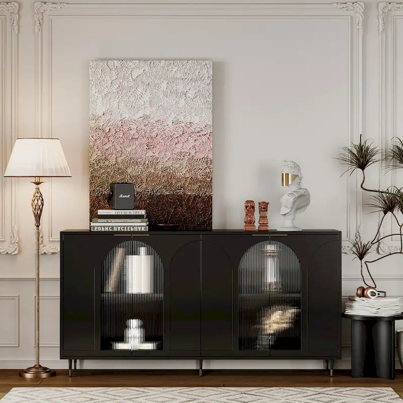 Buffet noir mat avec portes en verre cannelé et pieds en métal
